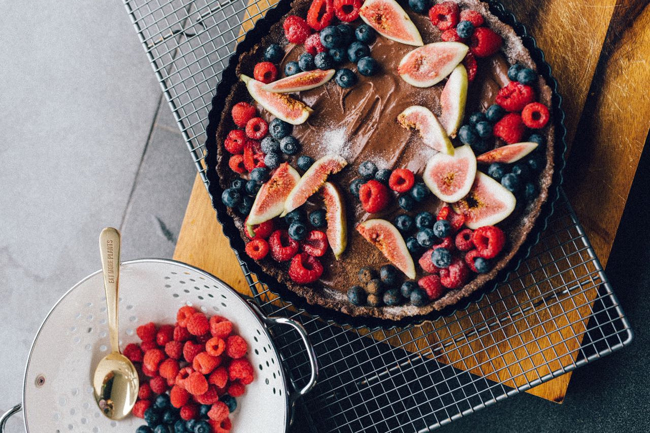 Superfood Chocolate Berry Tart – 365 Nourish